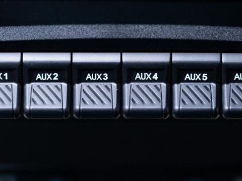 Used 2025 Ford F150 Lariat w/ FX4 Off-Road Package image 39