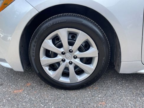 Used 2025 Toyota Corolla LE image 28