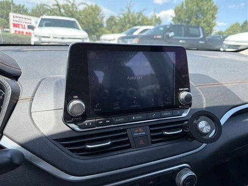 Used 2019 Nissan Altima 2.5 SR FWD image 9