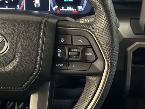Used 2025 Toyota Tacoma TRD Off-Road AWD/4WD image 30
