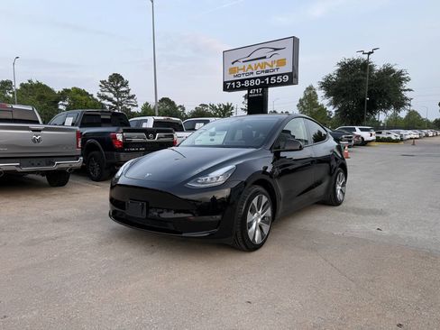 Used 2023 Tesla Model Y Long Range AWD/4WD image 46
