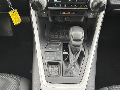 Used 2023 Toyota RAV4 LE AWD/4WD image 20