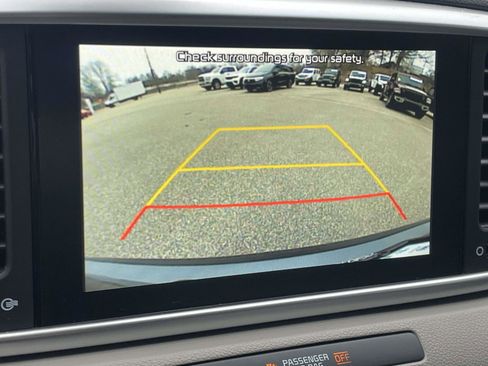 Used 2021 Kia Sportage LX image 3