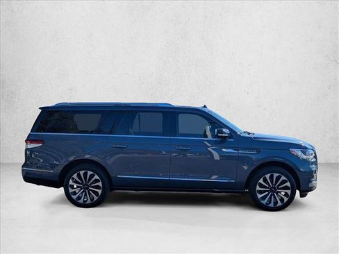 Used 2023 Lincoln Navigator L Reserve image 4