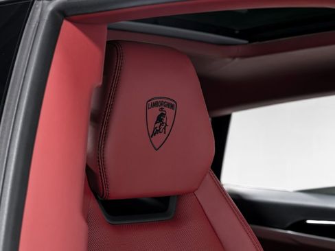 Used 2022 Lamborghini Urus AWD/4WD image 37