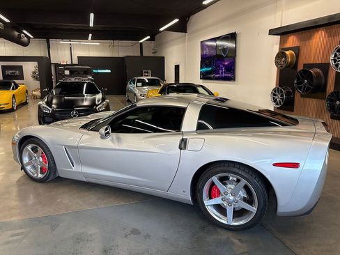 Used 2006 Chevrolet Corvette Coupe w/ Preferred Equipment Group RWD image 6