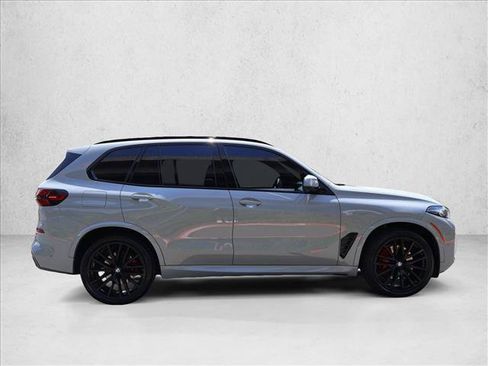 Used 2024 BMW X5 xDrive40i w/ M Sport Package AWD/4WD image 5