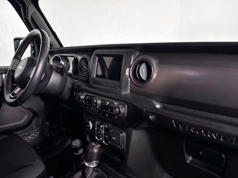 Used 2021 Jeep Wrangler Unlimited Sport image 29