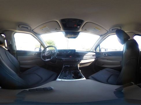 Used 2026 Kia Carnival FWD image 44
