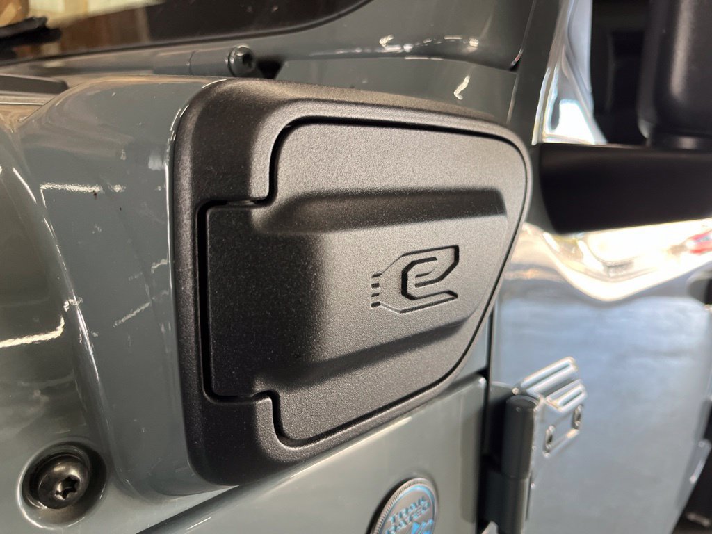 Used 2024 Jeep Wrangler Unlimited w/ Convenience Group AWD/4WD image 17