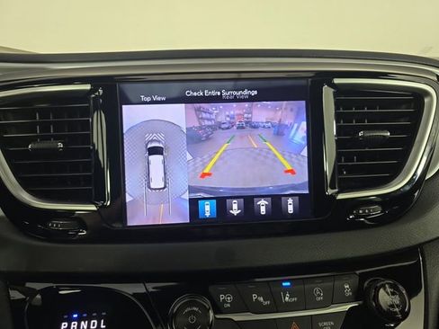 Used 2018 Chrysler Pacifica Touring-L Plus w/ Advanced Safetytec Group FWD image 24