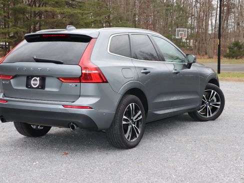 Used 2019 Volvo XC60 T6 Momentum w/ Premium Package image 3