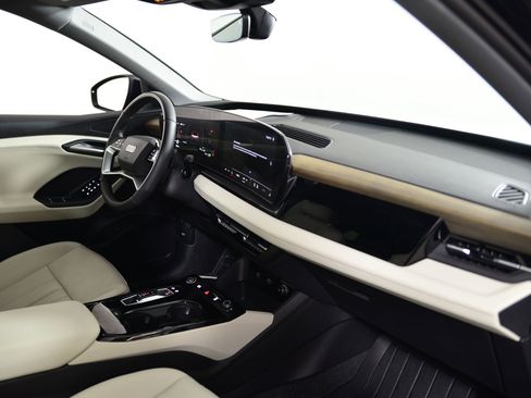 Used 2025 Audi Q6 e-tron Premium w/ Convenience Package image 18