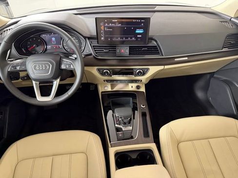 Used 2023 Audi Q5 2.0T Premium w/ Convenience Package image 15