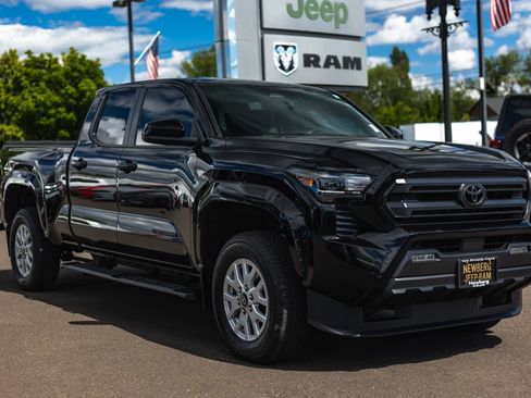 Used 2024 Toyota Tacoma SR5 AWD/4WD image 6