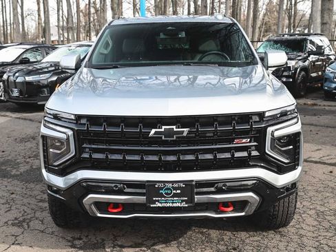 Used 2025 Chevrolet Suburban Z71 AWD/4WD image 2