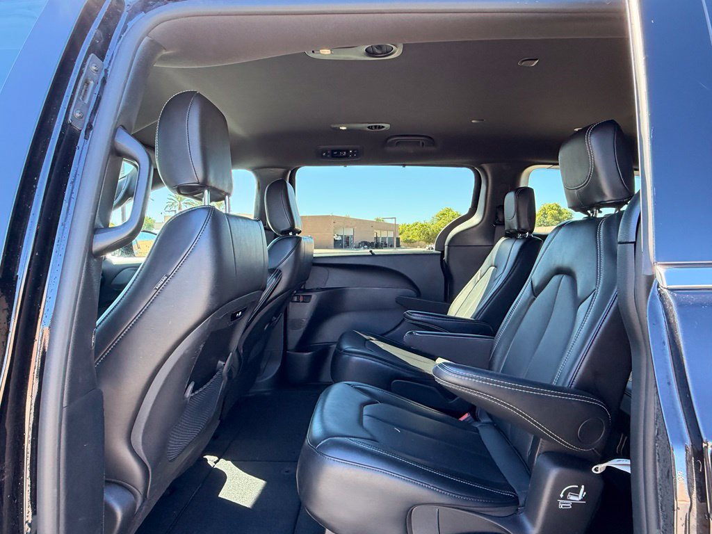 Certified 2025 Chrysler Pacifica Select FWD image 16