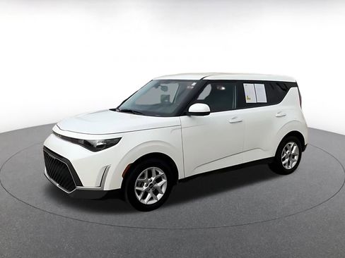 Used 2025 Kia Soul LX w/ LX Technology Package FWD image 8