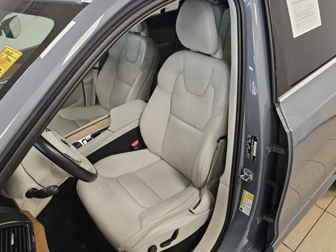 Used 2022 Volvo XC90 T6 Momentum w/ Climate Package image 39