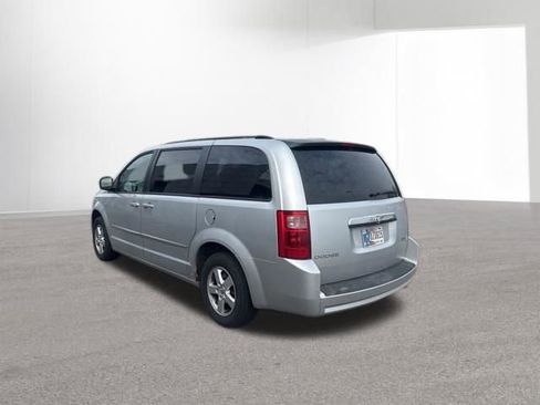 Used 2010 Dodge Grand Caravan SXT image 7