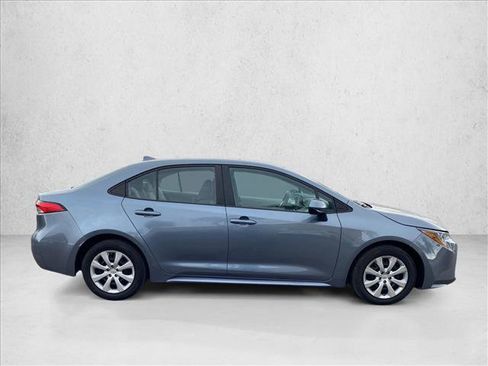 Used 2022 Toyota Corolla LE FWD image 4
