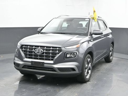 Used 2025 Hyundai Venue SEL FWD image 3