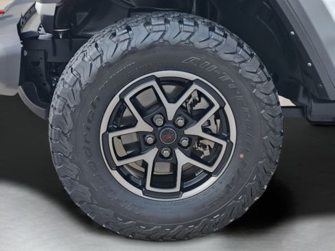 Used 2024 Jeep Wrangler Unlimited Rubicon AWD/4WD image 35