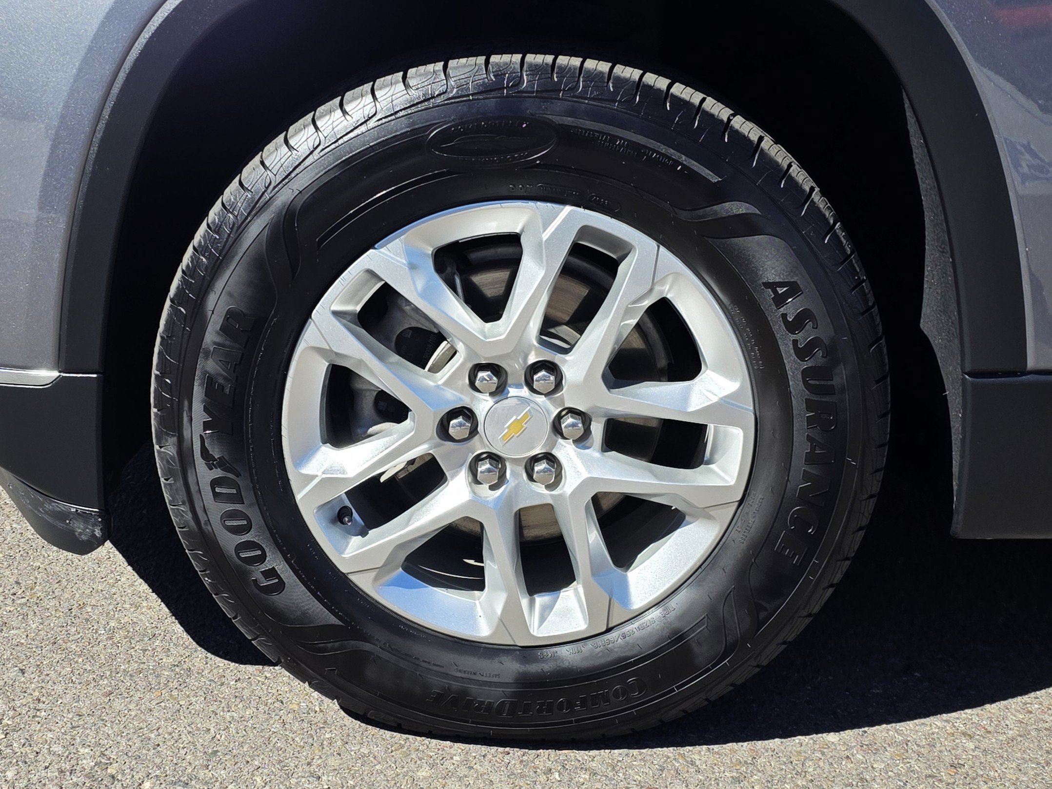 Used 2020 Chevrolet Traverse LT w/ LPO, Floor Liner Package FWD image 9