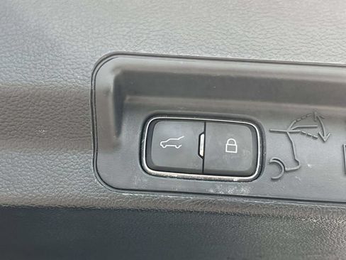 Used 2020 Ford Explorer XLT w/ Equipment Group 202A AWD/4WD image 22