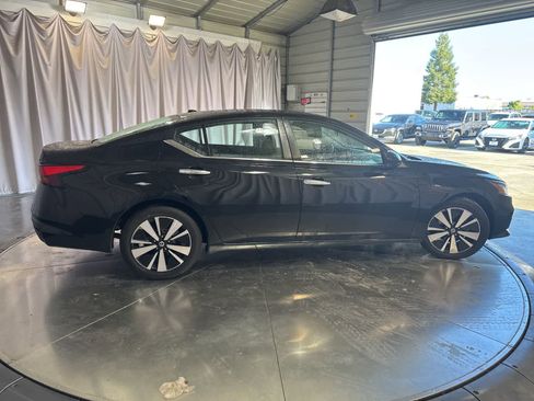 Used 2022 Nissan Altima 2.5 SV FWD image 4