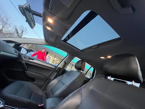 Used 2015 Volkswagen Golf SE image 22