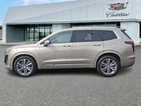 Used 2022 Cadillac XT6 Premium Luxury image 2