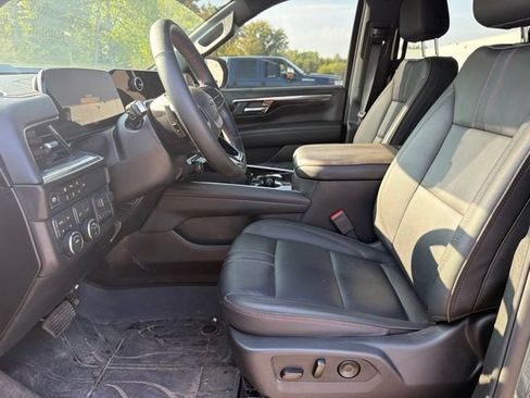 Used 2026 Chevrolet Suburban RST w/ Comfort Package AWD/4WD image 3