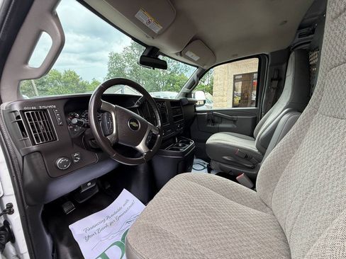 Used 2019 Chevrolet Express 3500 w/ Driver Convenience Package RWD image 6