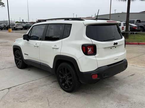 Used 2018 Jeep Renegade Altitude FWD image 7