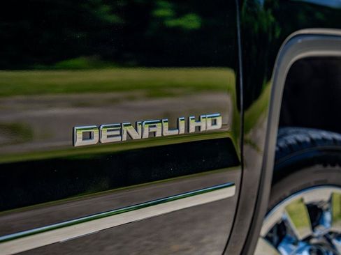 Used 2016 GMC Sierra 2500 Denali w/ Duramax Plus Package AWD/4WD image 9