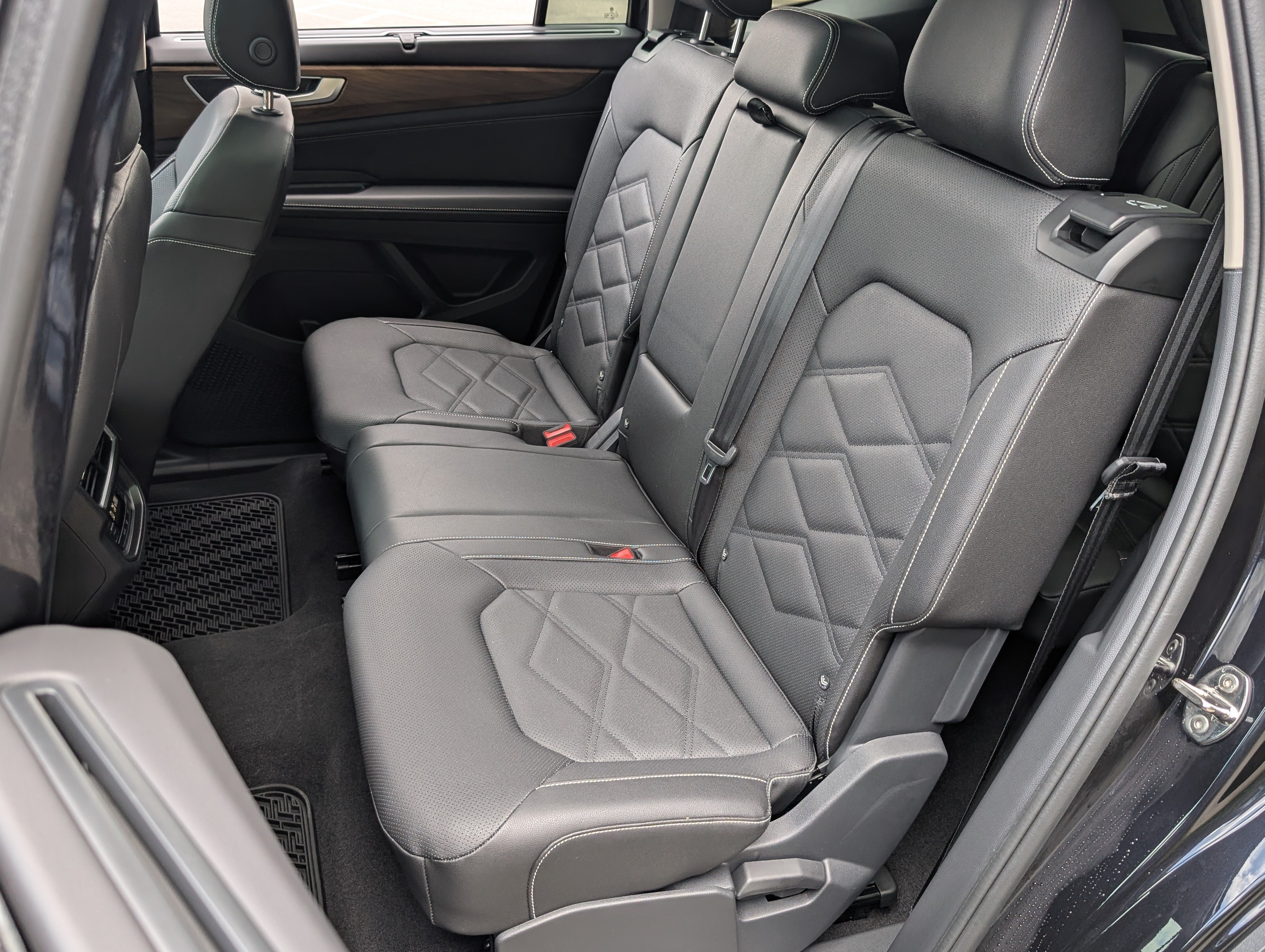 Used 2026 Volkswagen Atlas SE w/ Panoramic Sunroof Package FWD image 18