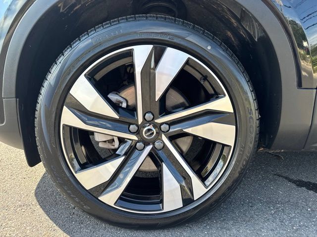 Certified 2024 Volvo XC40 B5 Plus w/ Protection Package Premier AWD/4WD image 9