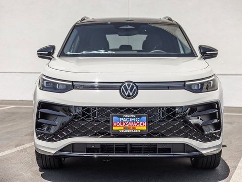 New 2026 Volkswagen Tiguan SE R-Line image 2