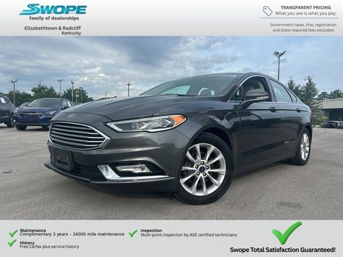 Used 2017 Ford Fusion SE FWD image 2