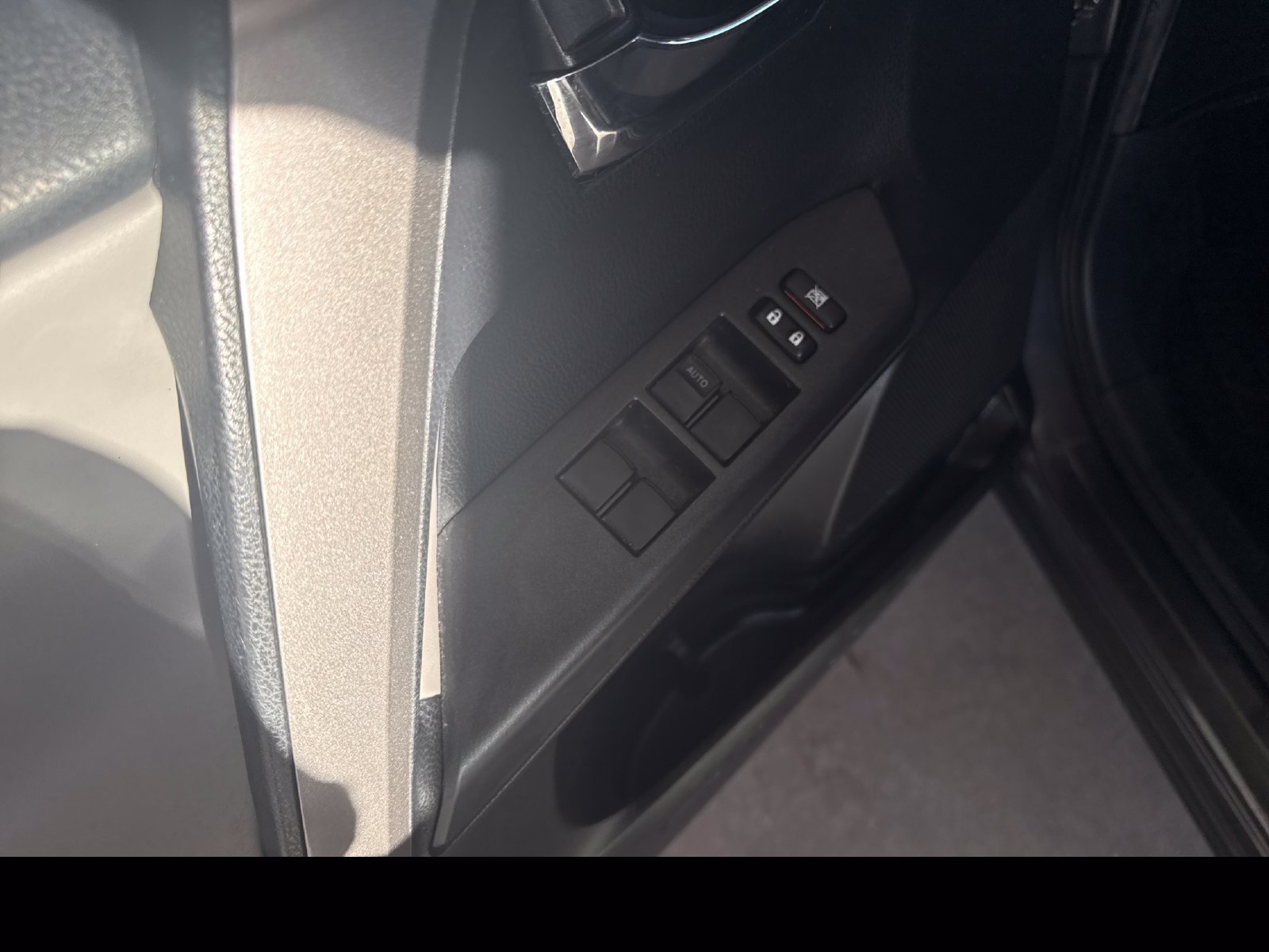 Used 2018 Toyota RAV4 XLE w/ Plus Extra Value Package AWD/4WD image 12