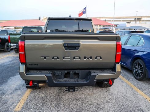 Used 2025 Toyota Tacoma TRD Off-Road image 7