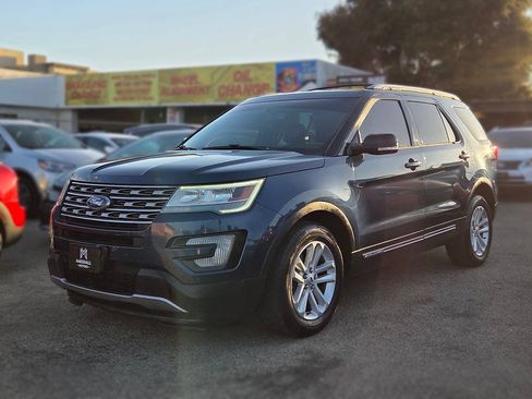 Used 2016 Ford Explorer XLT w/ Equipment Group 202A FWD image 8