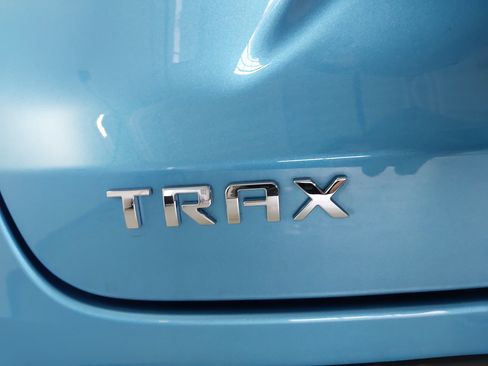 Used 2025 Chevrolet Trax LT w/ Driver Confidence Package FWD image 32