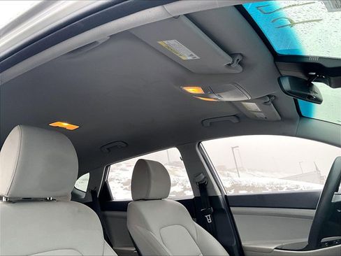 Used 2019 Hyundai Tucson SE image 16