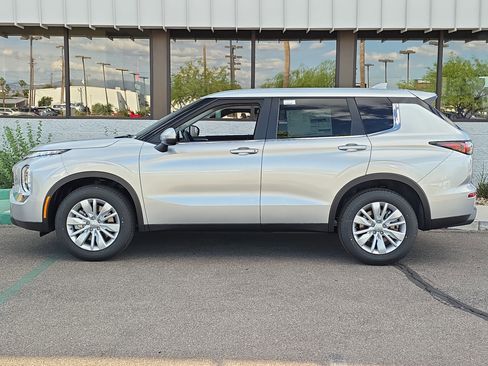 New 2026 Mitsubishi Outlander ES FWD image 4