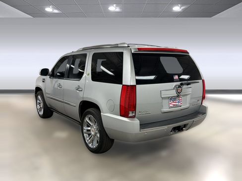 Used 2013 Cadillac Escalade Platinum AWD/4WD image 2