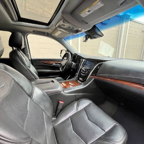 Used 2018 Cadillac Escalade Luxury AWD/4WD image 10