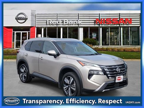 Used 2024 Nissan Rogue SL AWD/4WD image 1