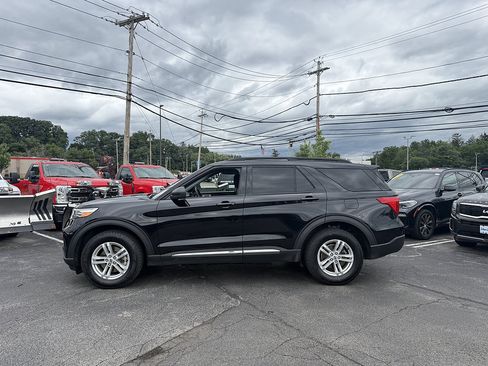 Certified 2023 Ford Explorer XLT w/ Equipment Group 202A AWD/4WD image 3